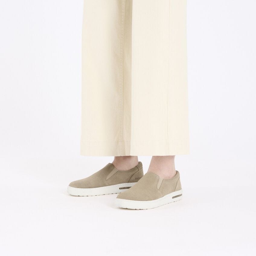 Birkenstock Women's Oswego Suede Leather in Taupe