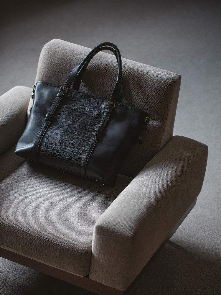 7QS-R Tote Bag with a zipper