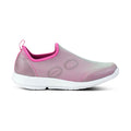OOFOS Women's OOmg Sport Low Shoe in White/Fuschia