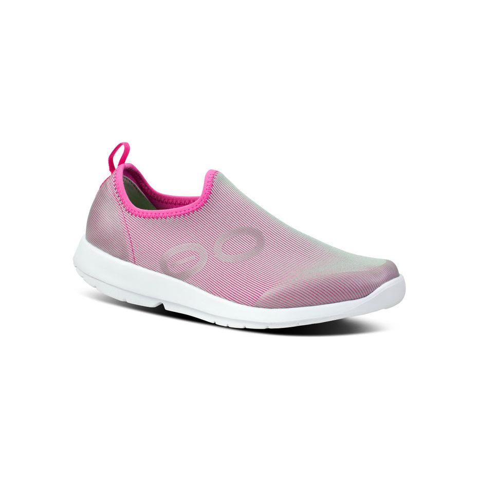 OOFOS Women's OOmg Sport Low Shoe in White/Fuschia