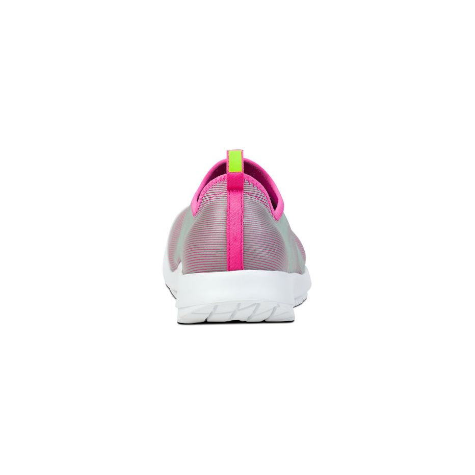 OOFOS Women's OOmg Sport Low Shoe in White/Fuschia