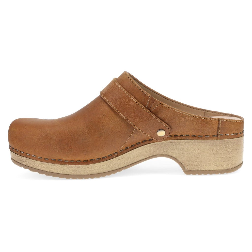 Dansko Women's Baylor Oiled Pull Up in Tan