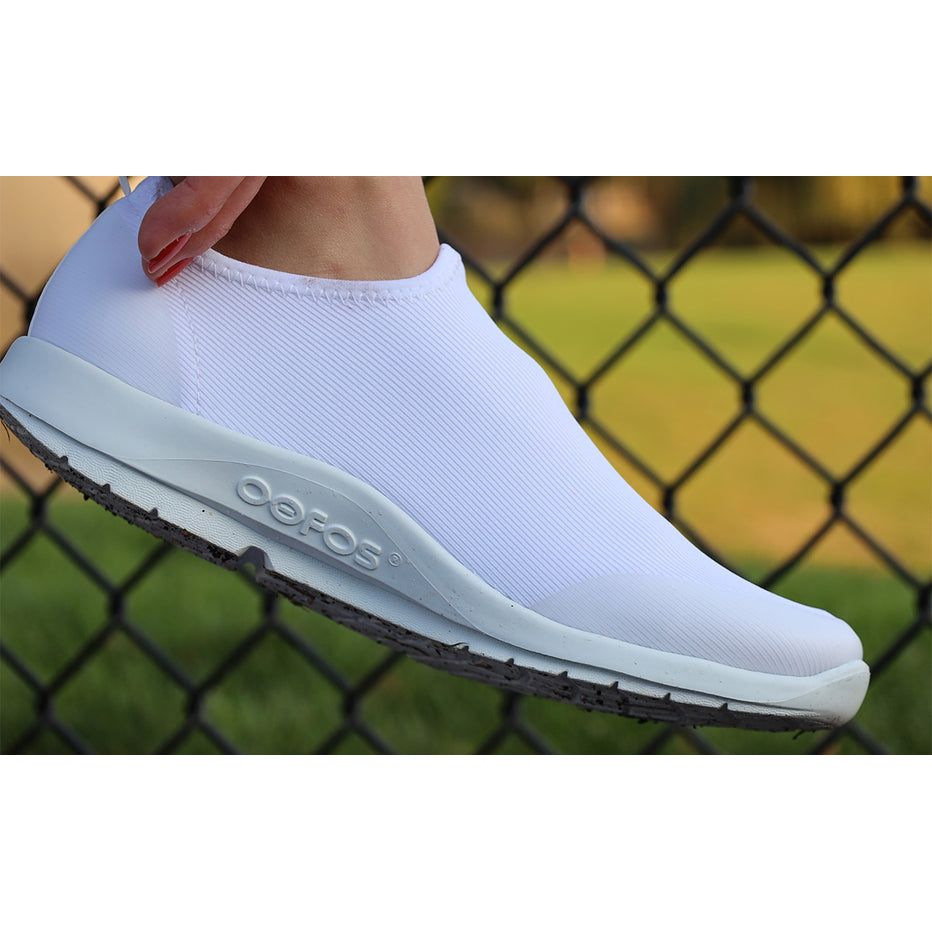 OOFOS Women's OOmg Sport Low Shoe in White