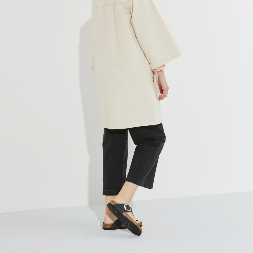 Birkenstock Women Gizeh Big Buckle Oiled Leather in Black