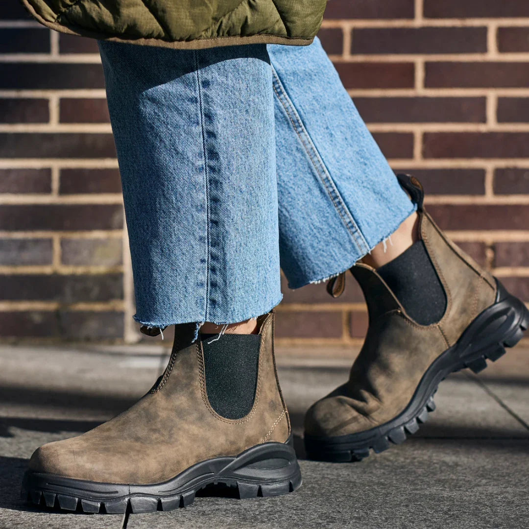 Blundstone Women's Lug 2239 Chelsea Boots in Rustic Brown